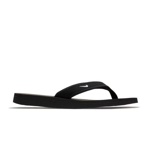 Nike Shoes - Nike flip flops size 8